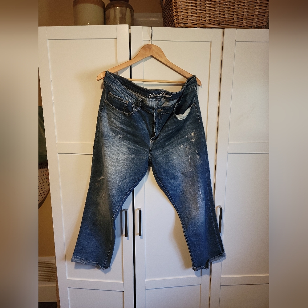 Cropped blue jeans, Universal Thread, Size 18/34R